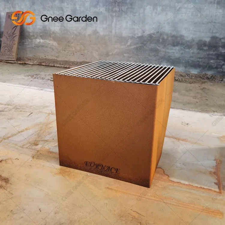 Focar din oțel corten cu lemne în aer liber