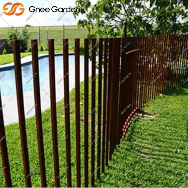 Gard de oțel Corten ruginit pentru amenajarea contemporană